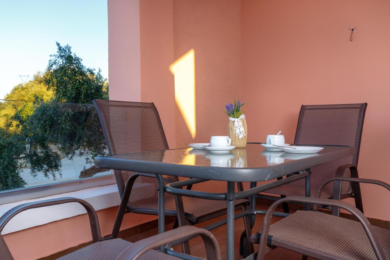 Georgioupoli Studio 2 With A Pool And Lake Views Εξωτερικό φωτογραφία
