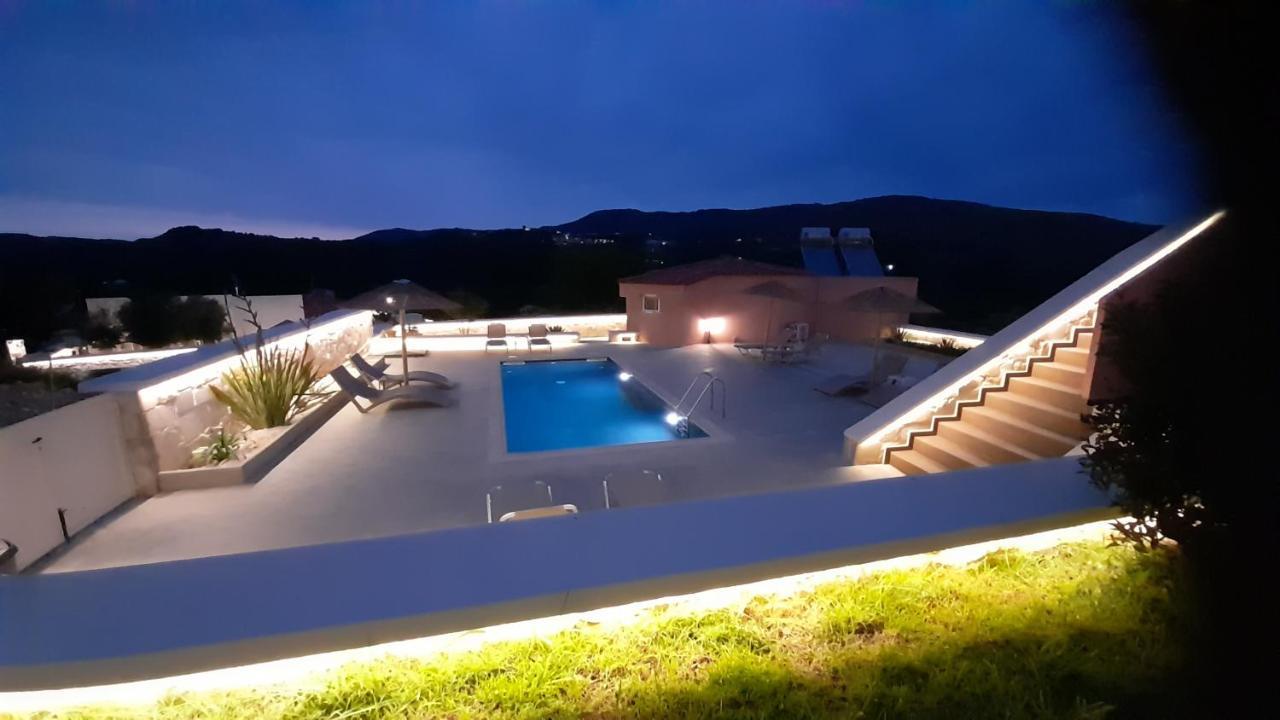 Georgioupoli Studio 2 With A Pool And Lake Views Εξωτερικό φωτογραφία