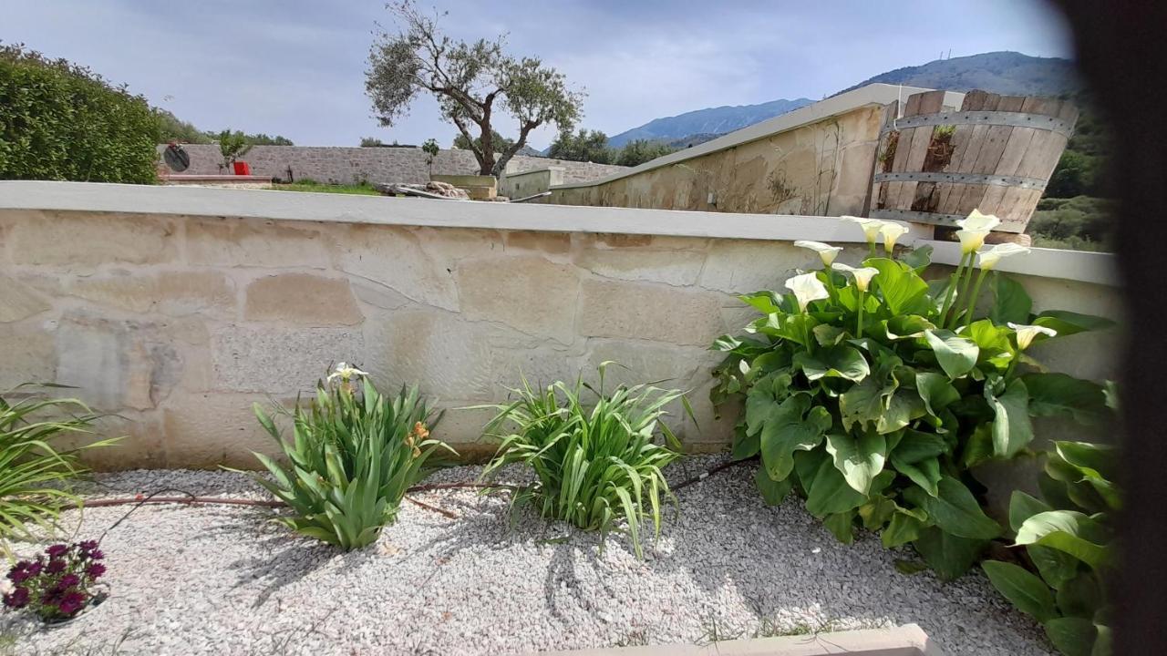 Georgioupoli Studio 2 With A Pool And Lake Views Εξωτερικό φωτογραφία
